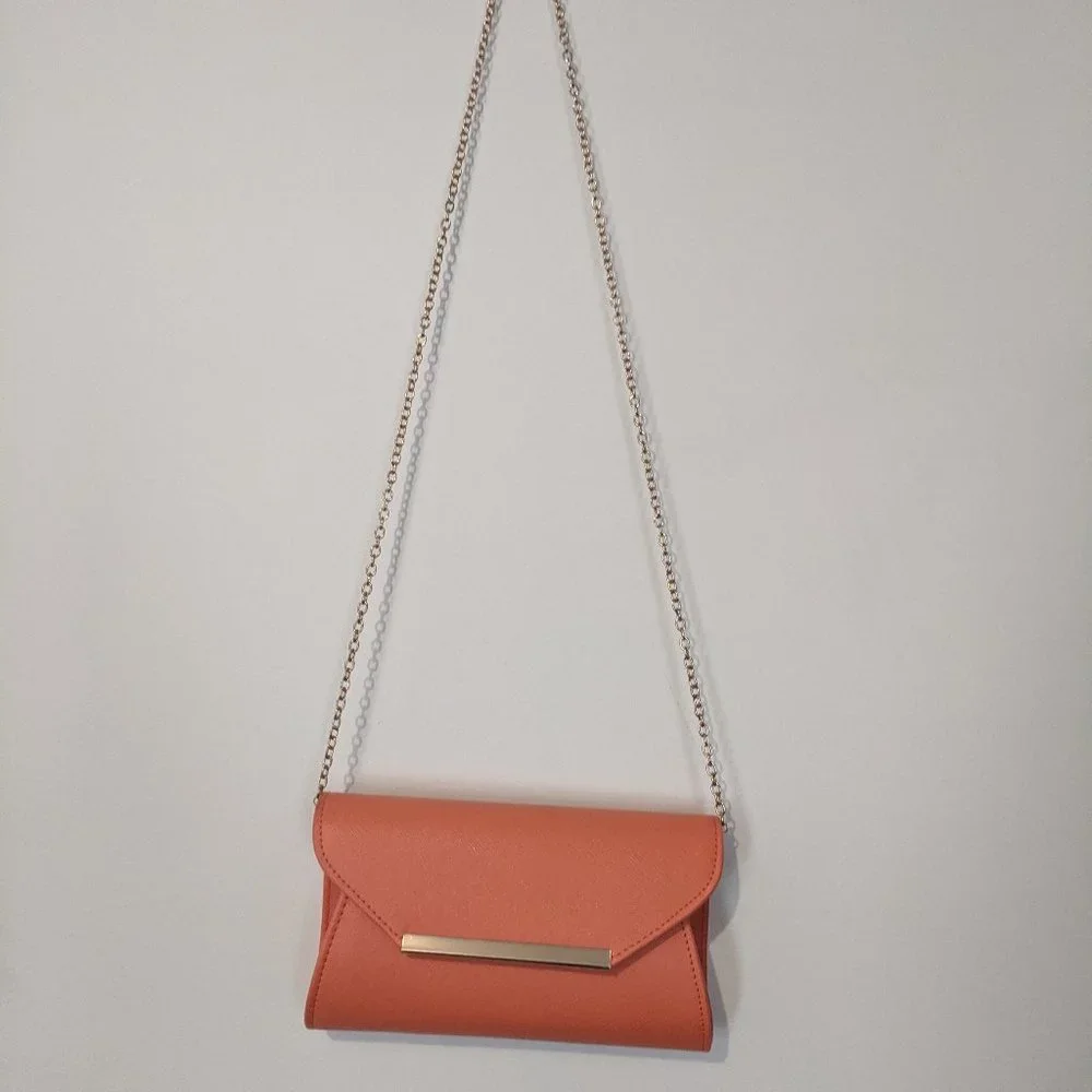 NWOT COLLETTE CLUTCH BAG - Picture 8 of 9